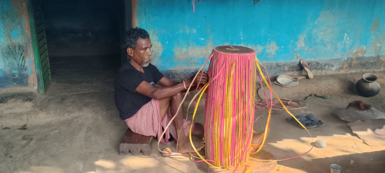 गुमला के जरजट्टा गांव में मांदर को GI टैग मिलने से कारीगरों में उत्साह