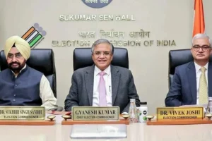 चुनाव आयोग के निर्देश और आगामी विधानसभा चुनावों की तैयारियों को दर्शाती प्रतीकात्मक तस्वीर।