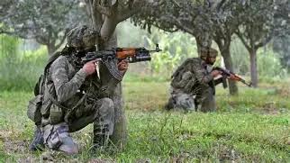 जम्मू-कश्मीर के कुपवाड़ा में LoC के पास मुठभेड़ और सुरक्षाबलों के तलाशी अभियान से जुड़ी प्रतीकात्मक तस्वीर।
