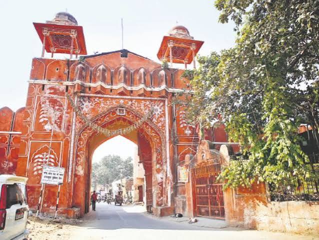 जयपुर के परकोटे में ऐतिहासिक हवेलियों और पारंपरिक वास्तुकला को दर्शाती प्रतीकात्मक तस्वीर।