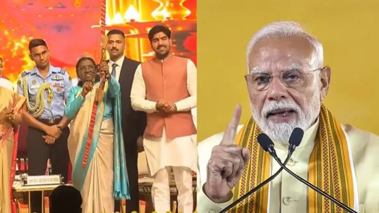 दिल्ली में विजयादशमी के अवसर पर रावण दहन कार्यक्रम में शामिल प्रधानमंत्री नरेंद्र मोदी और राष्ट्रपति द्रौपदी मुर्मू।