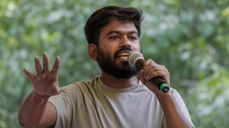 कॉकरोच जनता पार्टी के प्रमुख अभिजीत दीपके का एक फाइल दृश्य।