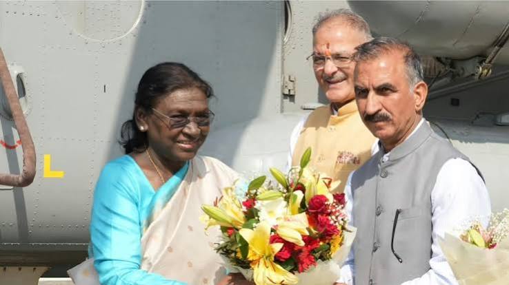 हिमाचल प्रदेश दौरे के दौरान मनाली स्थित प्रसिद्ध हिडिम्बा मंदिर परिसर का एक सुंदर दृश्य