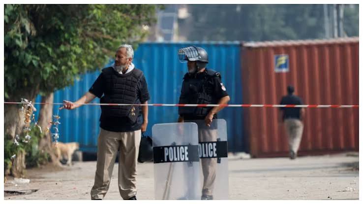 Pakistan में political crisis और Khyber Pakhtunkhwa emergency का प्रतीकात्मक दृश्य।