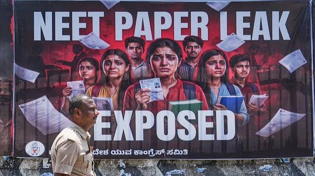 नीट यूजी पेपर लीक मामले में सीबीआई जांच और एनटीए अधिकारियों पर रिपोर्ट।